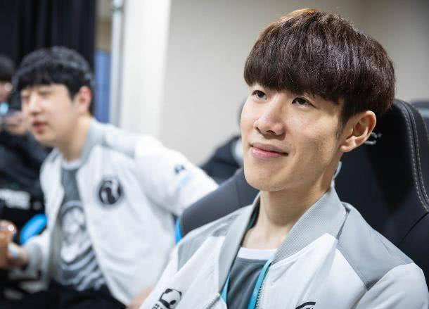 关于TheShy重返赛场，领先优势明显首场状态出色，FPX观众沸腾！的信息