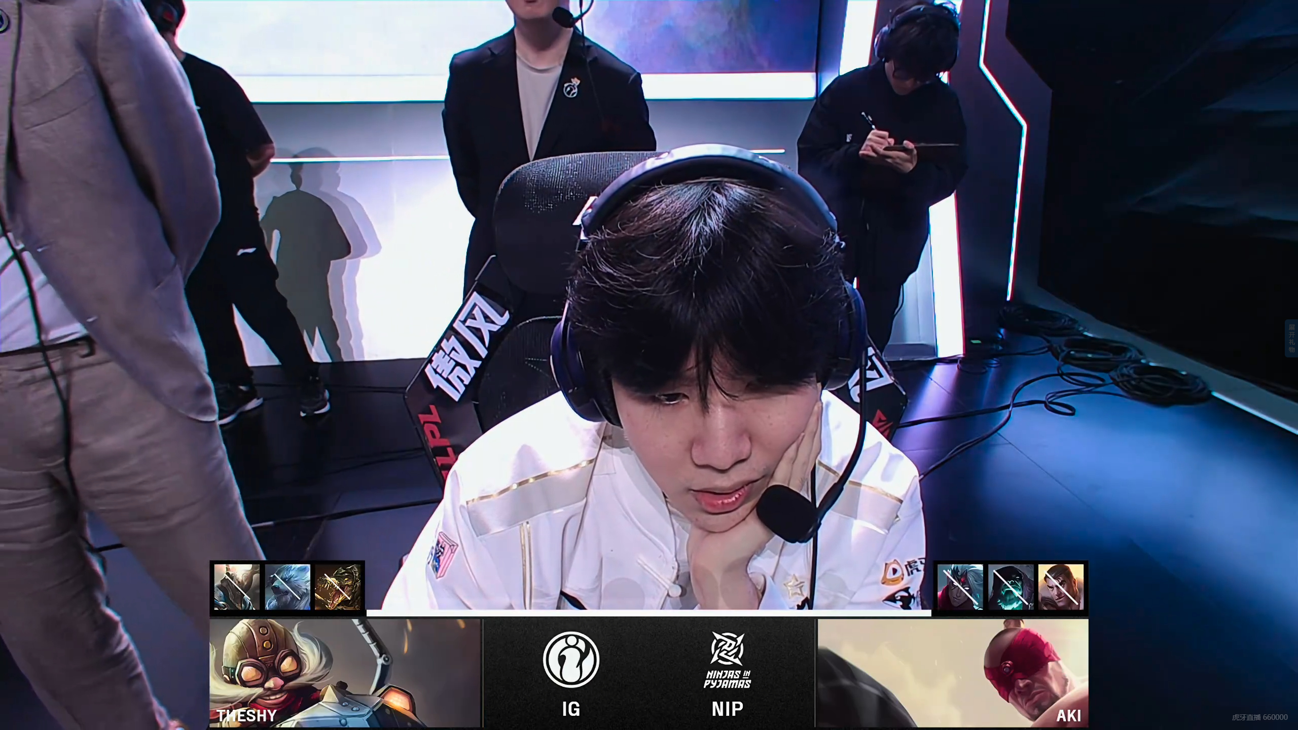 TheShy意外战胜RNG，最后时刻胜出引爆全场！