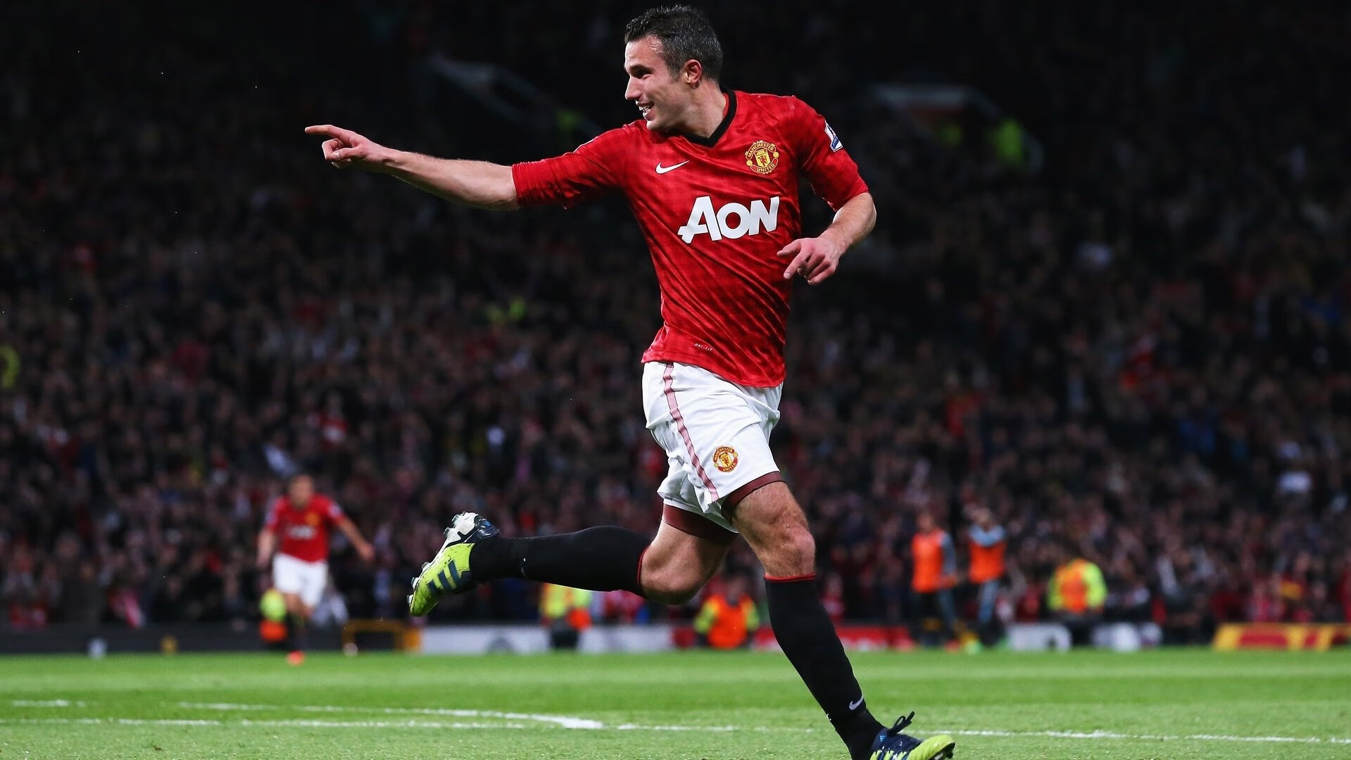 锐不可当首场状态出色，巴黎圣日耳曼观众沸腾！姆巴佩重返赛场全场沸腾不已